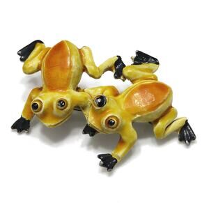 Vintage Enamel Twin Frogs Figural Brooch Yellow Gold Black 1950s Unsigned